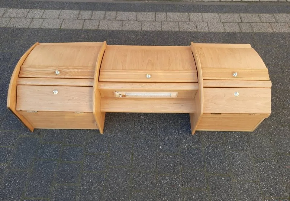 Meble do przyczepy kempingowej lub kampera