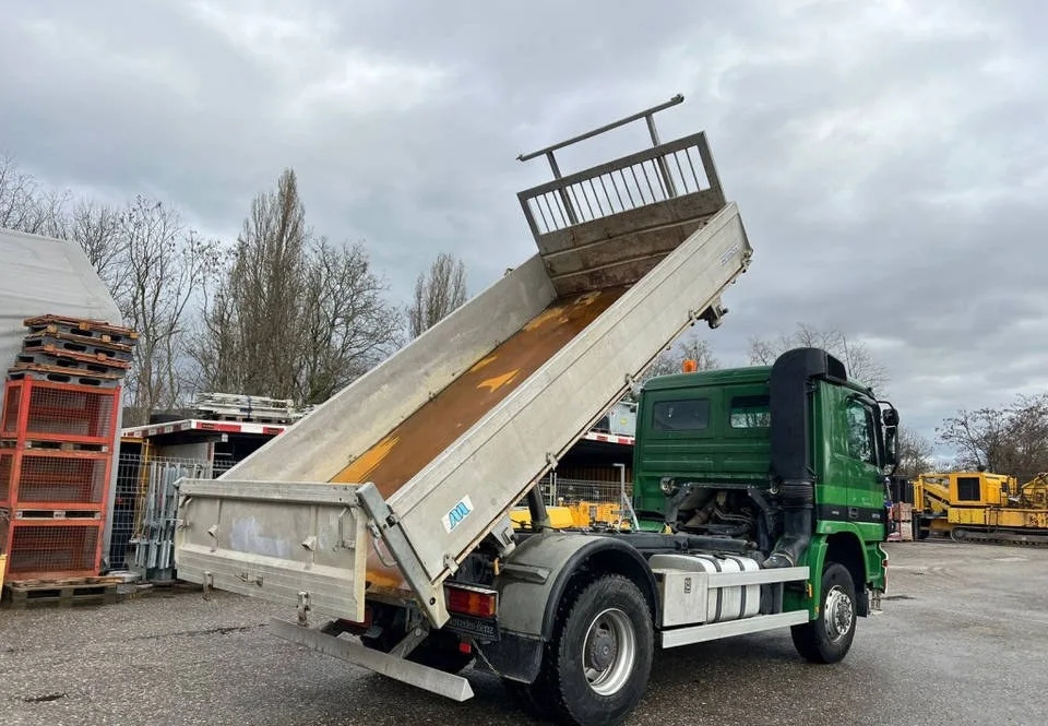 Wywrotka 4x4 Mercedes 18.360 tez leasing