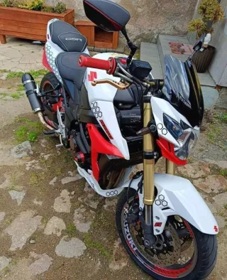Suzuki GSR 750 — zdjęcie 1