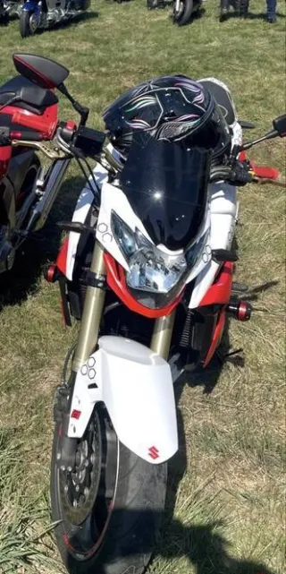 Suzuki GSR 750 — zdjęcie 2