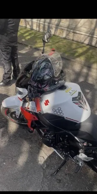 Suzuki GSR 750 — zdjęcie 4