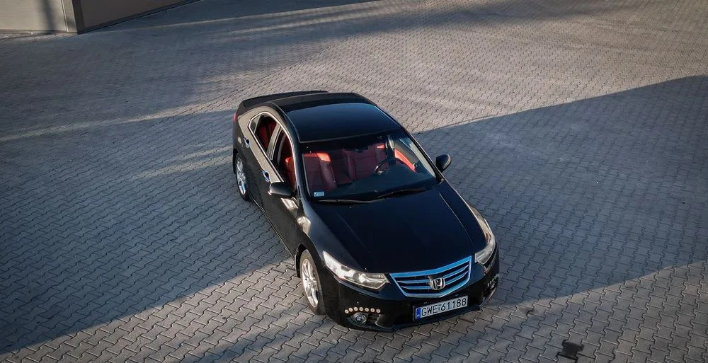 Honda Accord VIII Sedan 2.0 i-VTEC Lifestyle (2011) – MANUAL - Bogate wyposażenie: czarna, czerwona skóra, świeży…